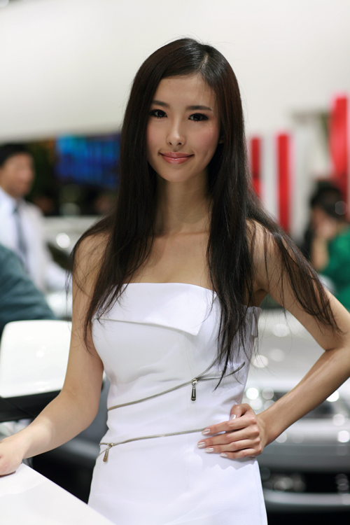 美女兽兽在上海车展上的清纯造型