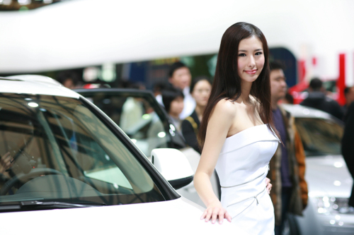 美女兽兽在上海车展上的清纯造型