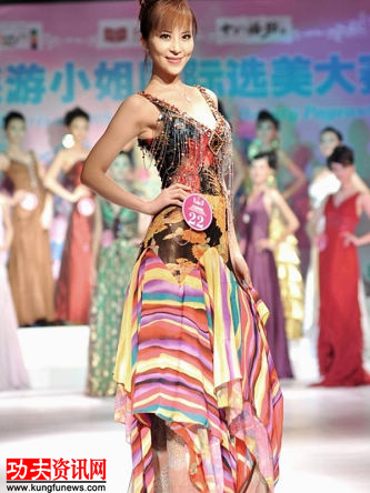 武林风美女主持郑丹照片