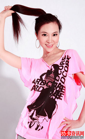 美女主持郑丹