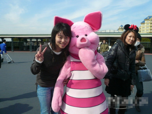 岳清爽私家照曝光 冰壶美女酷似蔡依林