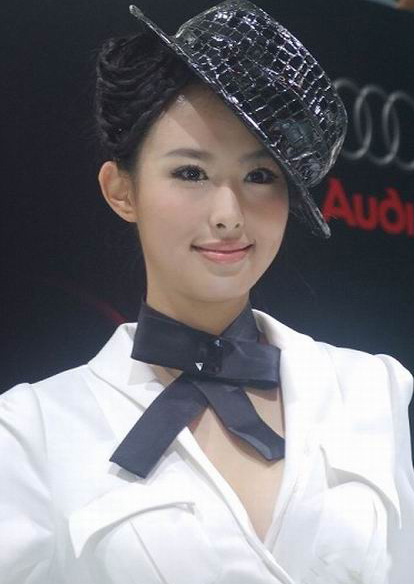 学兽兽妆容甜美与性感并存