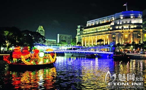 新加坡河上的驳船游行