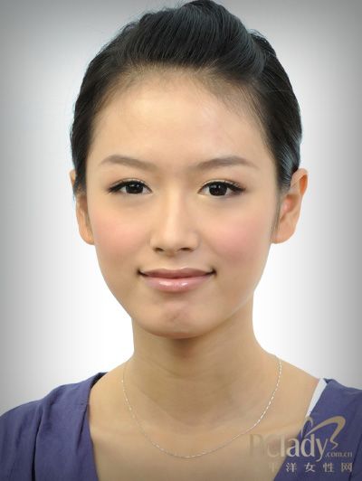 新人妆出职业范儿 亲和力100%