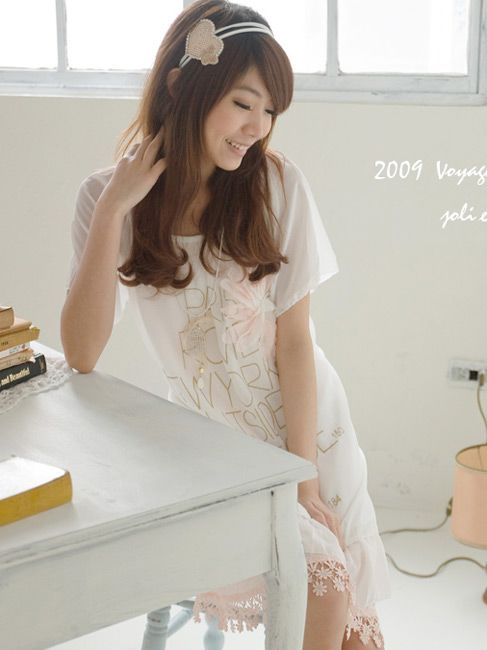 优雅纯白系的迷人淑女look