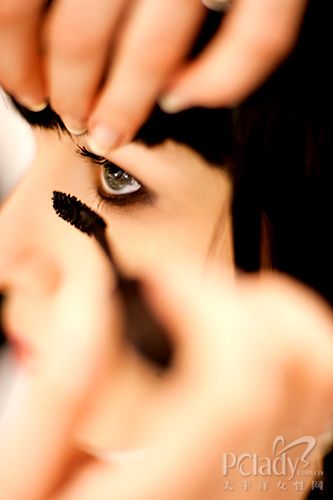 MAKE UP FOR EVER彩妆创意支持巴黎时
