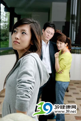 出差 男上司邀我“礼貌性上床”